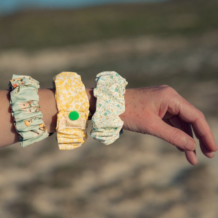 Pulsera de lactancia de tela amarilla. - Imagen 3