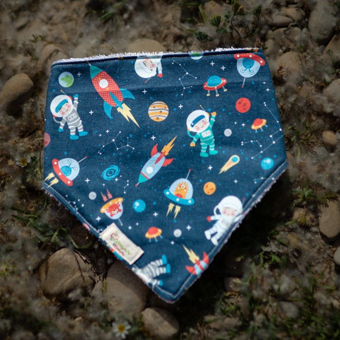 Bandana bebé de tela con estampado espacial y astronautas