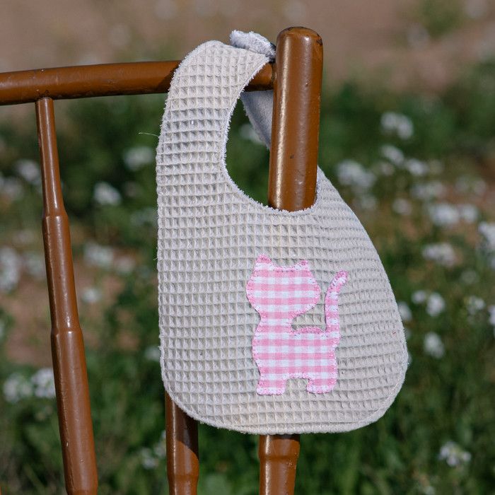 Babero infantil | Gatita vichy rosa