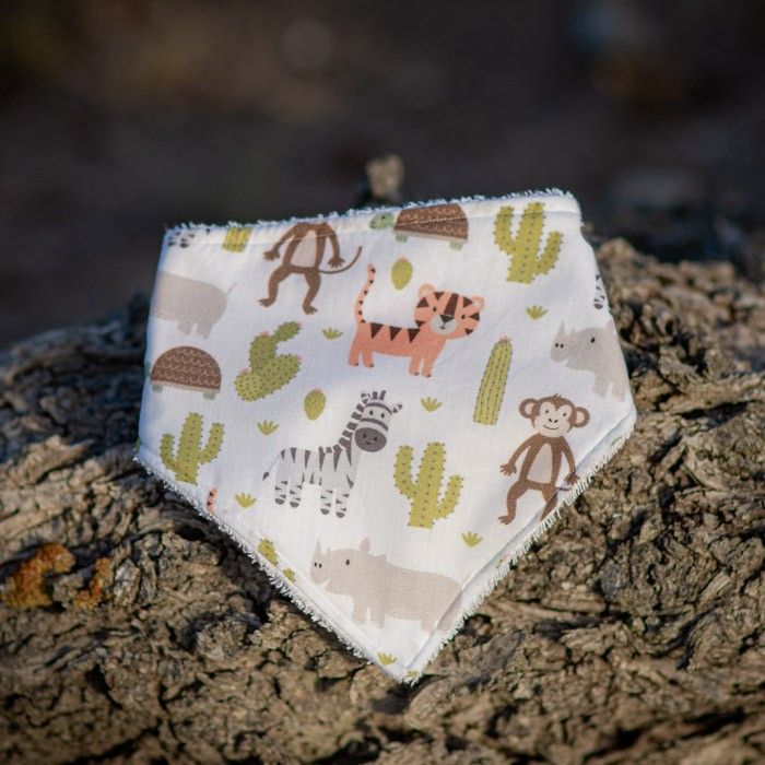 Bandana bebé de tela con estampado de animales y cactus