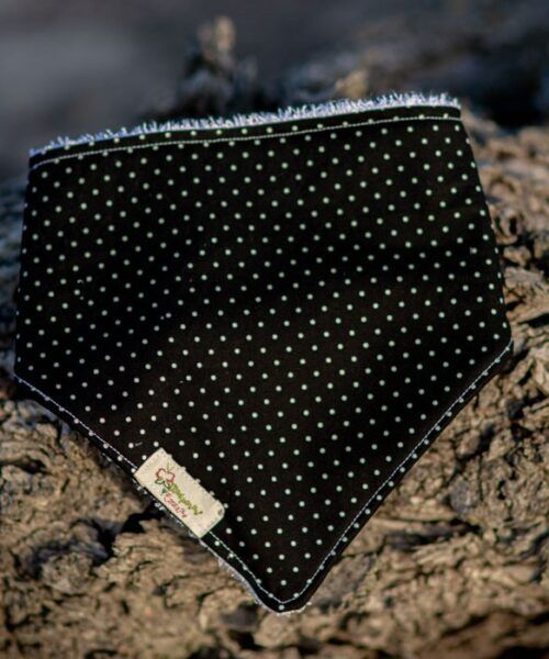 Bandana bebé de tela negra con estampado de lunares