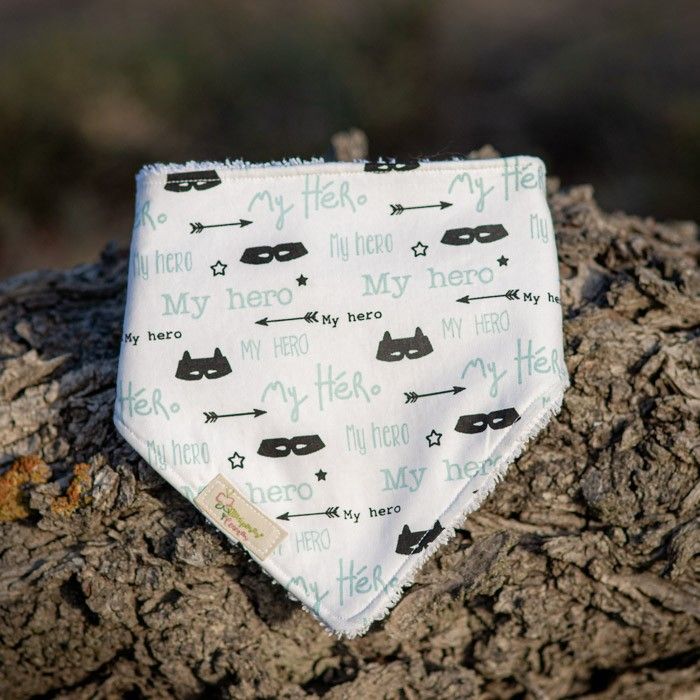 Bandana bebé de tela con estampado “My Hero”