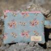 Monedero artesanal verde turquesa con flores