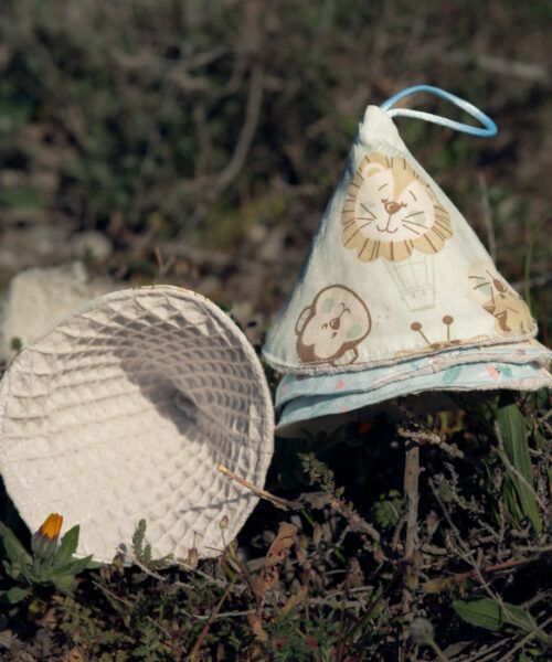 Cono de pipí Mariposas y Cerezas hecho a mano con estampado de animales, ideal para bebés varones.