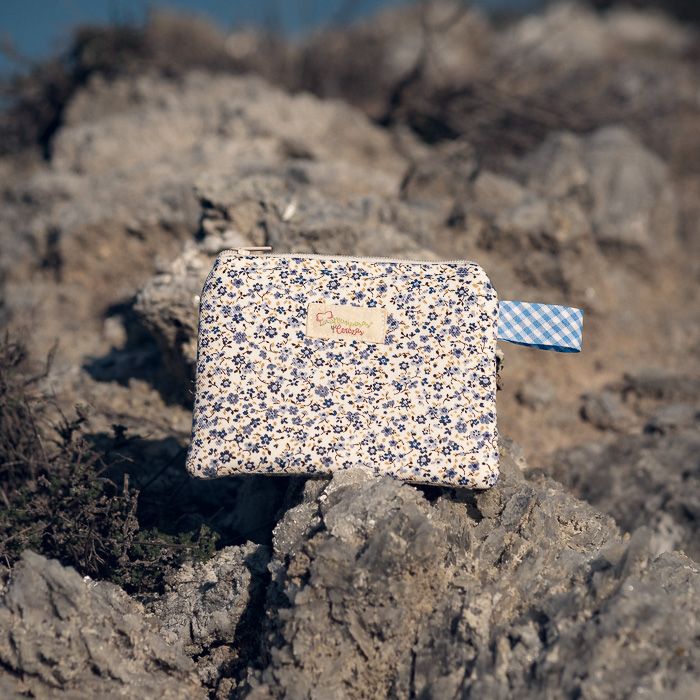 Conjunto de monedero y coletero floral en tonos azules - Imagen 2
