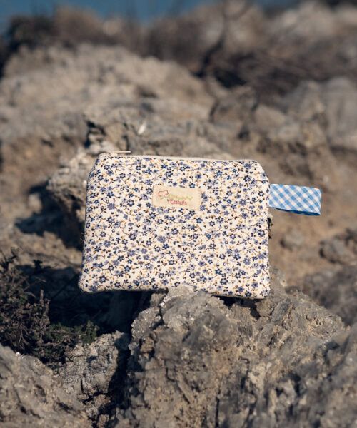 Monedero de tela floral en tonos azules