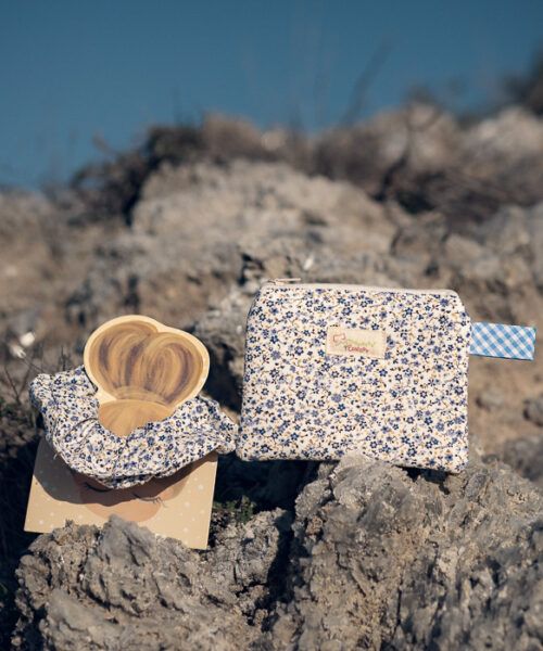 Conjunto de monedero y coletero floral en tonos azules