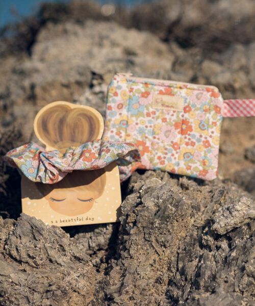 Conjunto de monedero y coletero | Flores multicolor