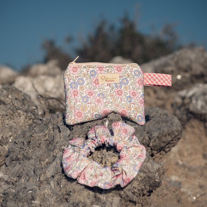 Conjunto de monedero y coletero | Flores románticas - Imagen 4