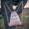 Mochila infantil grande de tela con estampado de conejitos rosa hecha a mano.