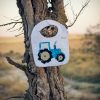 Babero infantil artesanal con aplicación de un tractor.