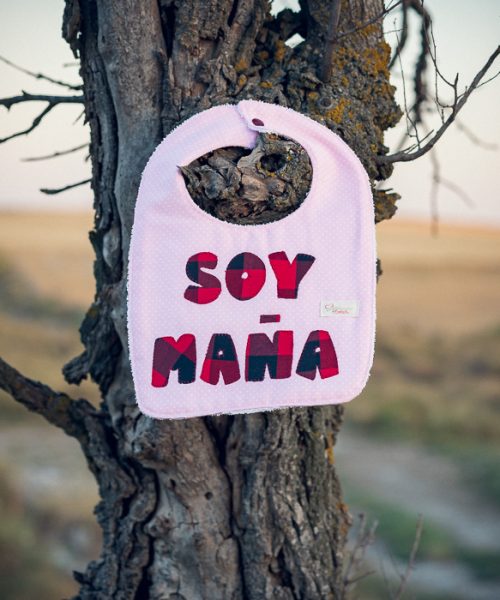 Babero infantil artesanal SOY MAÑA® con aplicación en tela de cachirulo.