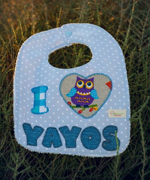 Babero infantil artesanal I ❤️ YAYOS con corazón y búho.