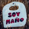 Babero infantil artesanal SOY MAÑO® verde agua con aplicación en tela de cachirulo.