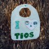 Babero infantil artesanal I ❤️ TÍOS con corazón de animales del bosque.