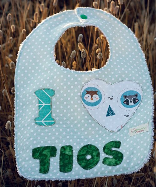Babero infantil artesanal I ❤️ TÍOS con corazón de animales del bosque.