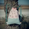 Mochila infantil pequeña de tela con estampado de unicornios hecha a mano.