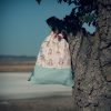 Mochila infantil pequeña de tela con estampado de unicornios hecha a mano.
