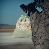 Mochila infantil pequeña de tela con estampado de bosque y zorritos hecha a mano.
