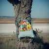 Mochila infantil pequeña de tela con estampado de dinosaurios de colores hecha a mano.