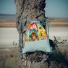 Mochila infantil pequeña de tela con estampado de dinosaurios de colores hecha a mano.