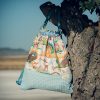 Mochila infantil pequeña de tela con estampado de animales del bosque hecha a mano.