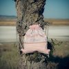 Mochila infantil pequeña de tela con estampado de conejitos dulces hecha a mano.