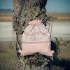 Mochila infantil pequeña de tela con estampado de conejitos dulces hecha a mano.