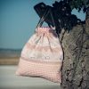 Mochila infantil pequeña de tela con estampado de conejitos dulces hecha a mano.