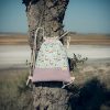 Mochila infantil grande de tela con estampado de unicornios sobre fondo azul hecha a mano.