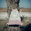 Mochila infantil grande de tela con estampado de unicornios sobre fondo azul hecha a mano.