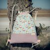 Mochila infantil grande de tela con estampado de unicornios sobre fondo azul hecha a mano.