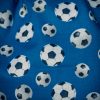Mochila infantil grande de tela con estampado de balones de fútbol hecha a mano.