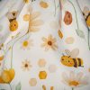 Mochila infantil grande de tela con estampado de abejitas y flores hecha a mano.