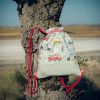 Mochila infantil grande de tela con estampado de vehículos de emergencia hecha a mano.