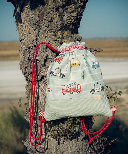 Mochila infantil grande de tela con estampado de vehículos de emergencia hecha a mano.