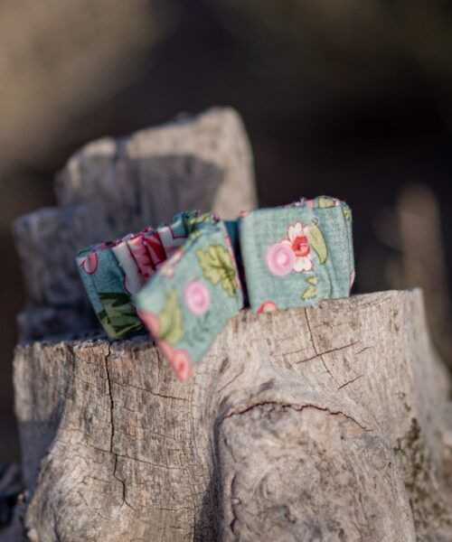 Pulsera de lactancia en flores rojas