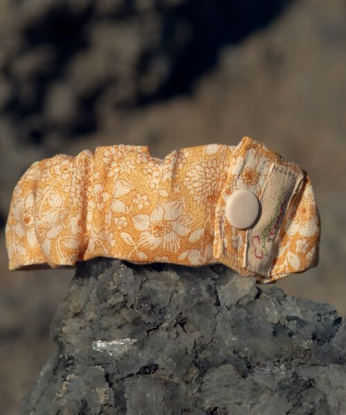 Pulsera de lactancia mostaza floral